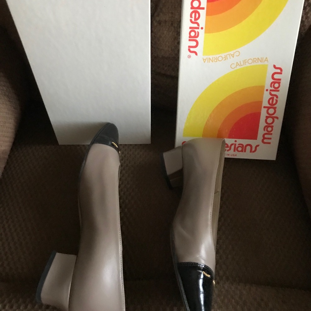 Ladies Dress Shoes.